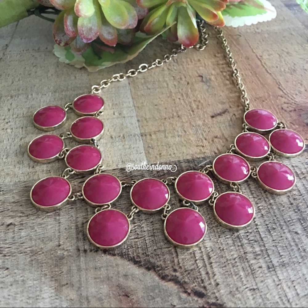 💕 HP 🎉Beautiful Statement Necklace